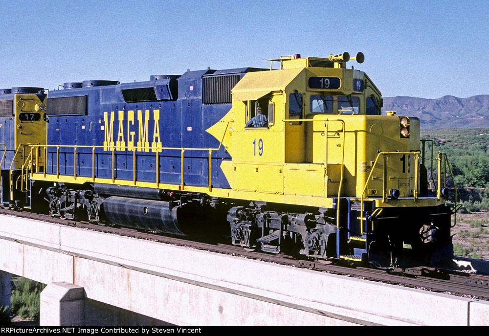 San Manuel Arizona GP38-2 #19 with "Magma" mine lettering crosses the Gila River